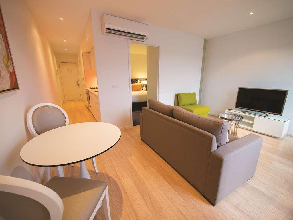 Oaks Melbourne South Yarra Suites Room photo